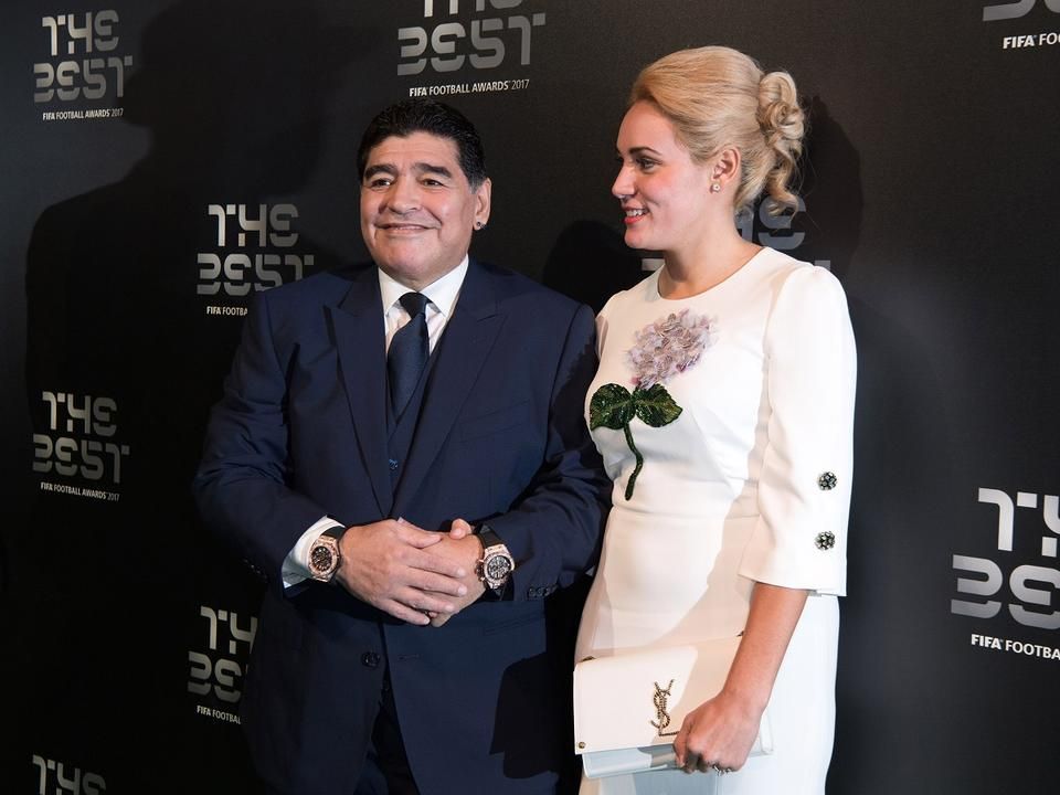 Diego Maradona sem egyedül érkezett