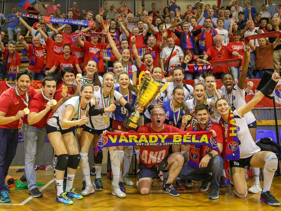 Hat év után lett újra bajnok a Vasas női röplabdacsapata (Fotó: Török Attila) – GALÉRIÁNKAT A KÉPRE KATTINTVA TEKINTHETIK MEG!