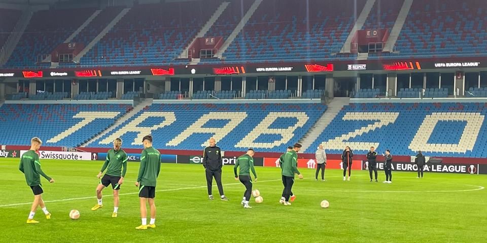 Szerda délután még csendben edzett a Fradi – a zöld-fehérek labdarúgói tesztelhették, hogy a Senol Günes Stadionban milyen minőségű a játéktér