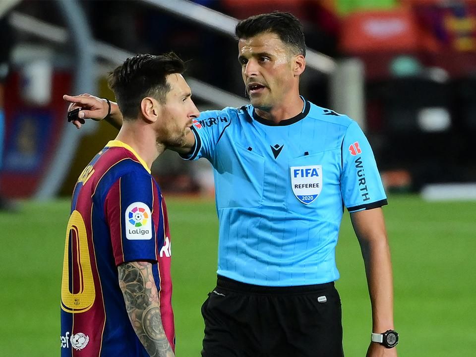 Olyat sem mondott még senki Messinek, mint most Jesús Gil Manzano (Fotó: AFP)