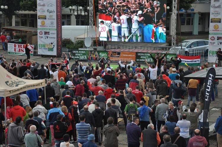 A szatmáriak együtt örültek Szalai Ádám góljának (Forrás: szatmar.ro)