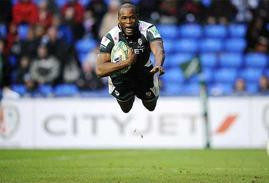 Repül ő, Topsy Ojo (London Irish) útban a cél felé (Fotó: Reuters)