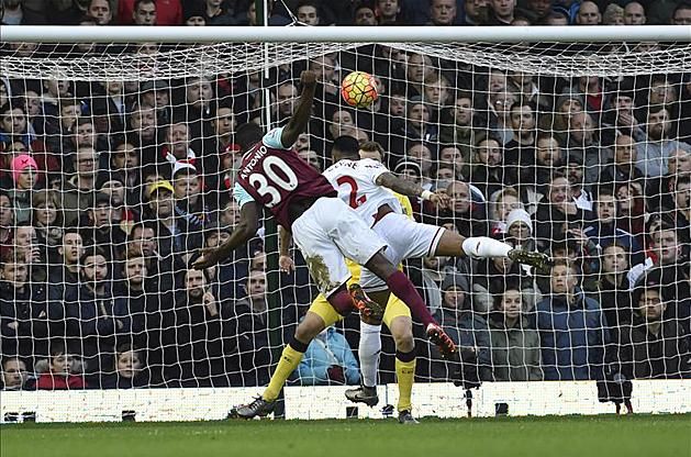 Michail Antonio gyönyörű gólt szerzett a Liverpool ellen (Fotó: Action Images)