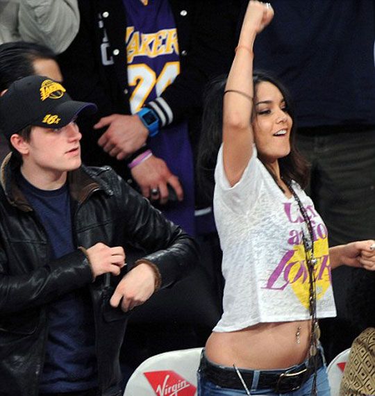 Vanesse Hudgens (jobbra) és ismerőse, Josh  Hutcherson (Fotó: Daily Mail)