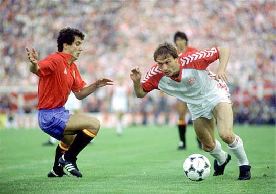 Elkjaer-Larsen (jobbra) a spanyolok ellen az 1984-es Eb-n (Fotó: Action Images)