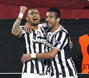 Arturo Vidal (balra) szerezte a Juventus első gólját