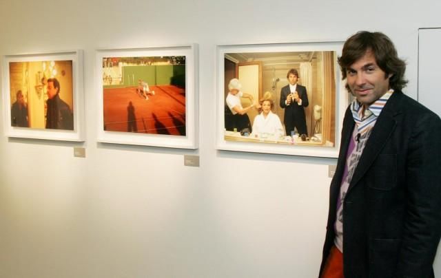 Von Hohenlohe 2005-ös „Ez vagyok én” fotó kiállítása, amelyen mindegyik kép őt ábrázolta (Forrás: Deadspin)