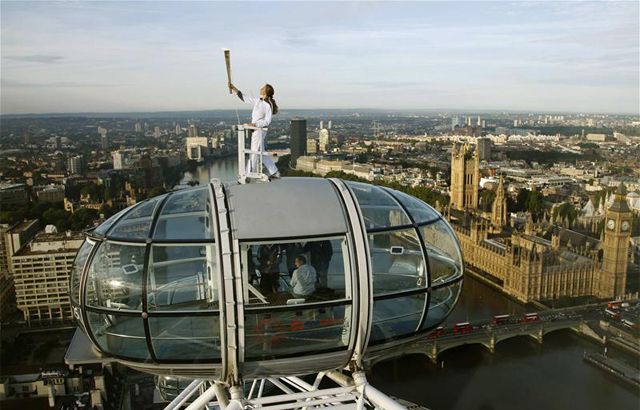 Amelia Hempleman-Adams a London Eye egyik kapszulájáról nézett körbe (Fotók: Action Images)