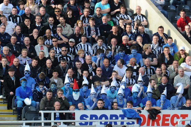 Megjöttek a Hupikék törpikék, búsan távoztak a „farkasok” – Newcastle–Wolverhampton 4–1 (Fotó: whoateallthepies.tv)