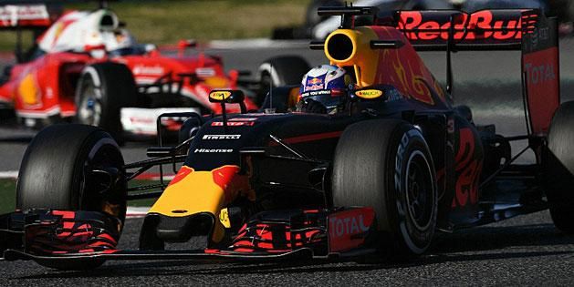 Ricciardo a 100. köre felé közeledik