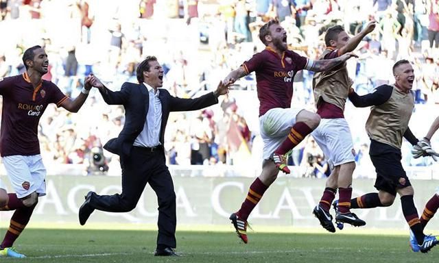 A játékosaival ünneplő Rudi Garcia alighanem minden Roma-drukkernél „bevágódott” (Fotó: Reuters)