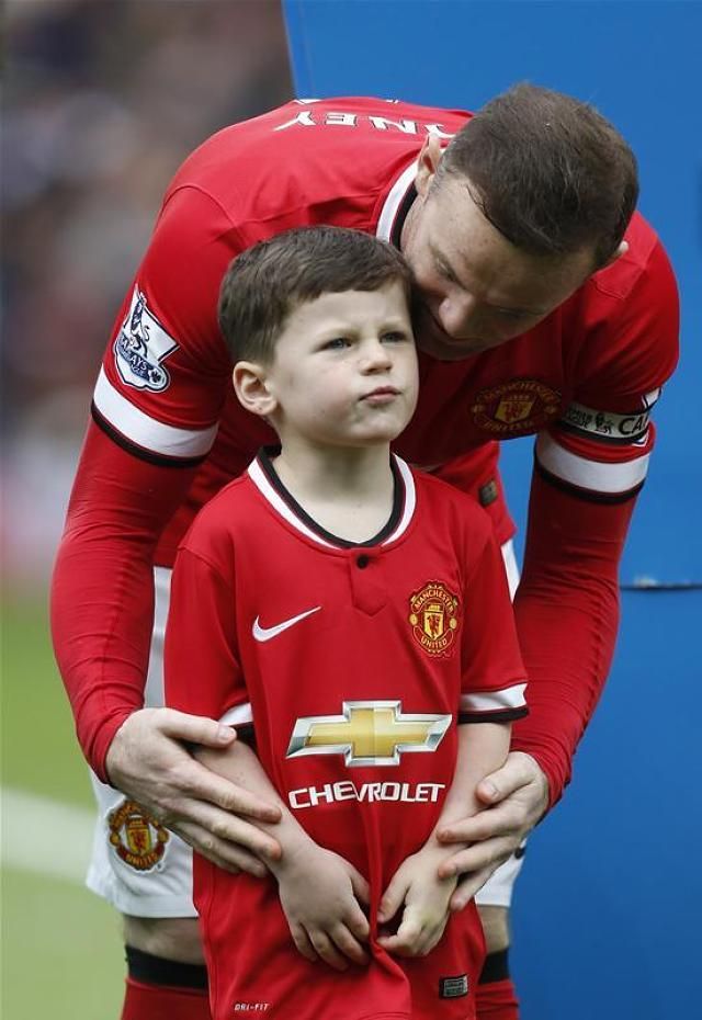 Kai Rooney kísérőfiú volt a hétvégi PL-meccsen (Fotó: Reuters)