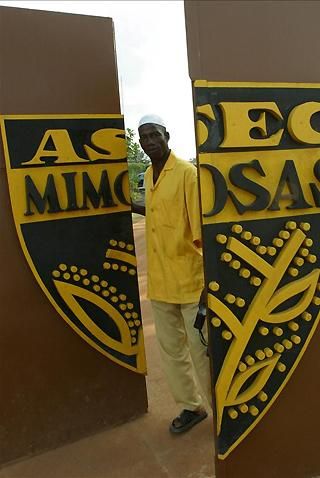 Az ASEC akadémiájának bejárata: Afrika egyik legjobb futball-műhelye