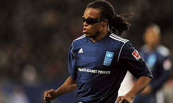 Edgar Davids soha nem válik meg a spéci napgéptől (Fotó: hsv.de)