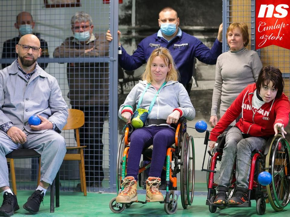 Langauer Katinka (balra) és Nagy Vivien a sport nevelő hatásában bízva adott példát a sátoraljaújhelyi börtönben
A FOTÓRA KATTINTVA KÉPGALÉRIA NYÍLIK!