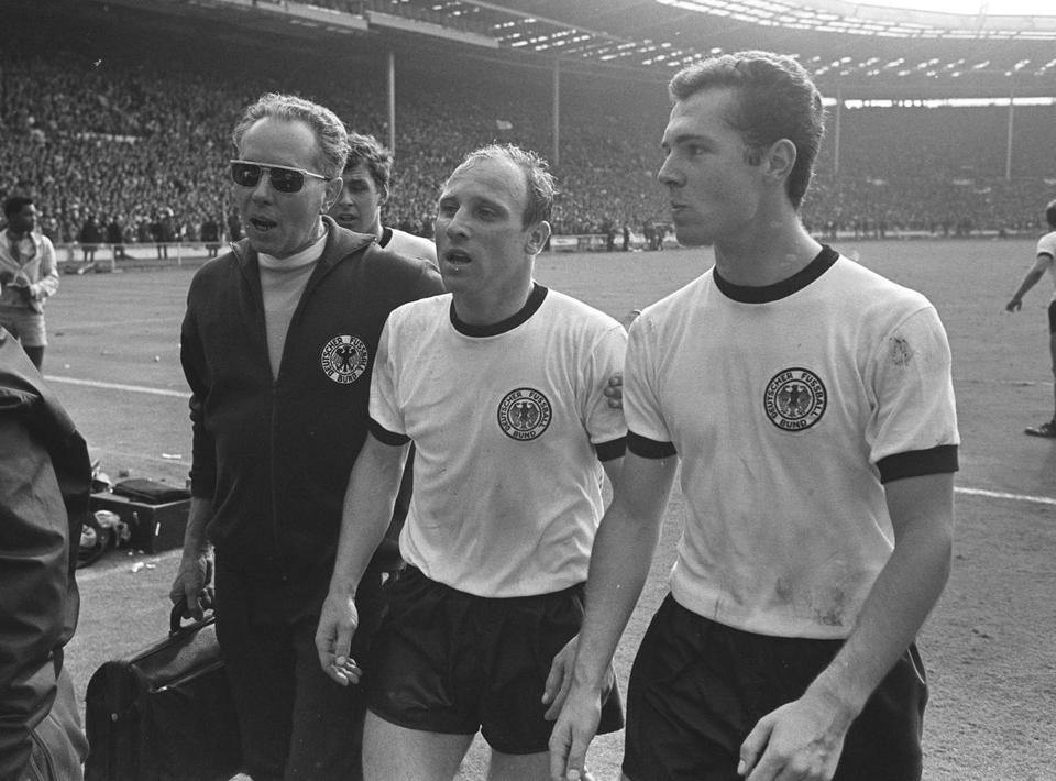 Seeler (balra) és Beckenbauer, két majdnem milánói milliomos (Fotó: AFP)