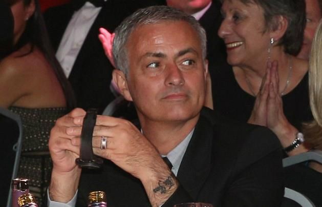 José Mourinho 6 millió forintos óráját ajánlotta fel (Fotó: dailymail.co.uk)