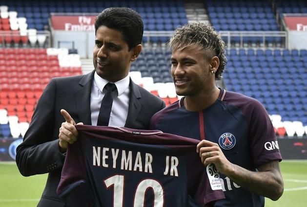 Neymar megkapta Pastorétól a 10-es számú párizsi mezt