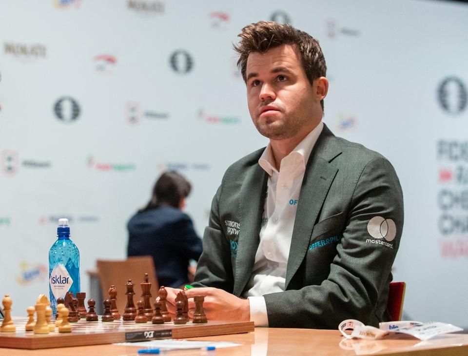 Magnus Carlsen immár kilenc éve birtokolja a világbajnoki címet (FOTÓ: AFP)