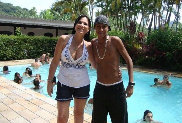 Nem csoda, hogy az ifjú Neymar rokonszenvezett Luciene Picasso tanárnővel