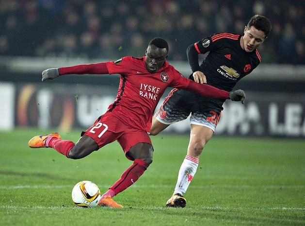 Pione Sisto (pirosban) az előző idényben nemcsak hazai pályán, hanem az Old Traffordon is betalált az MU-nak (Fotó: AFP)