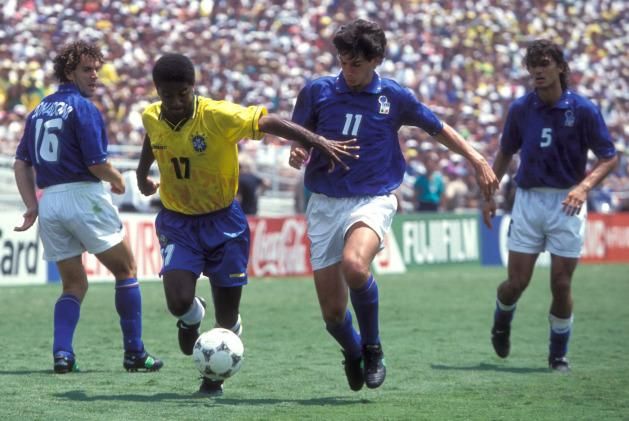 Az 1994-es vb-döntőben féken tartotta a brazilokat, így Mazinhót (17) is, csak jöttek a 11-esek... (Fotó: Imago Images)