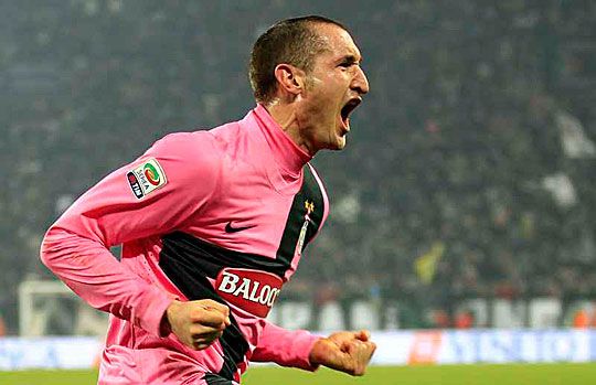 Giorgio Chiellini juttatta előnyhöz a Juventust a Catania ellen (Fotó: Reuters)