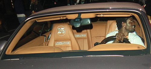 Adebayor és a menő Bentley GTC (forrás: fueltopia.uk)