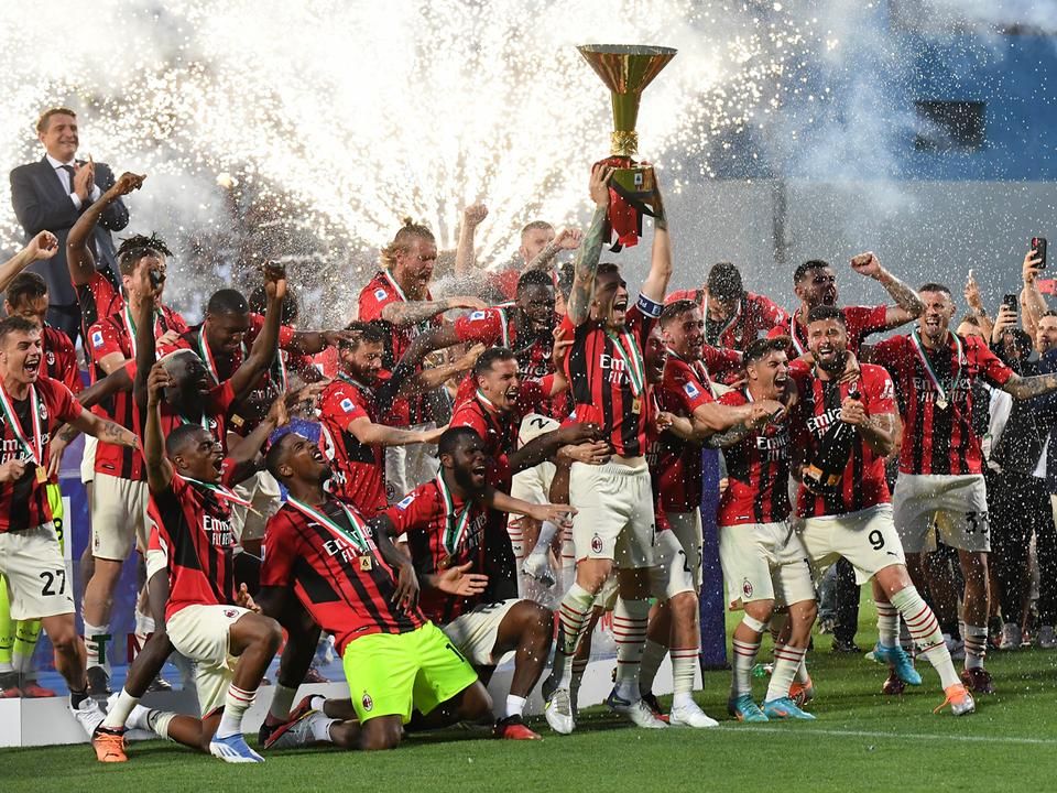 Így ünnepelte a Milan a klub történetének 19. bajnoki címét (Fotó: AFP)