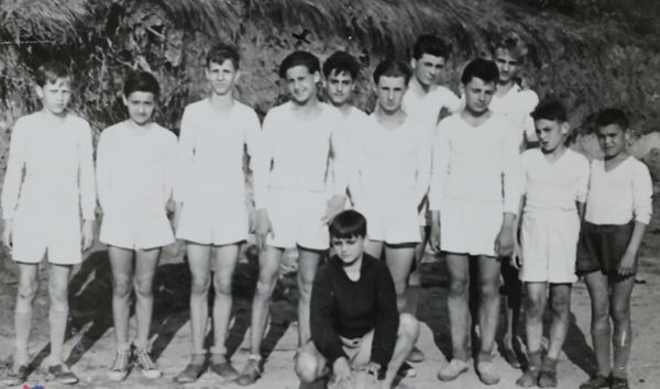 Az Angyalföldi Sportiskola csapata egy 1955-ös pomázi mérkőzésen