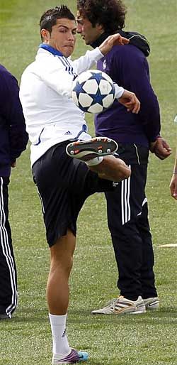 Cristiano Ronaldo együtt edzett társaival (Fotó: Reuters)