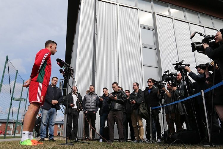 A Hoffenheim támadója készséggel válaszolt a média képviselőinek kérdéseire (Fotó: Török Attila)
