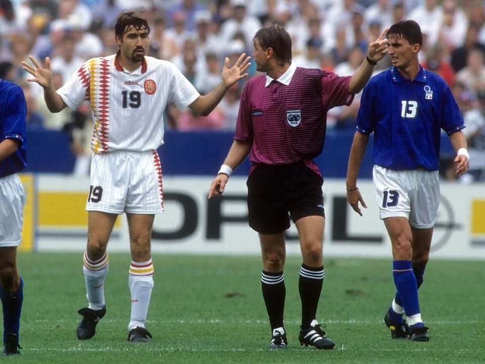 Puhl Sándornak az 1994-es vb forró hangulatú olasz–spanyol meccsén is rendet kellett tartania (Fotó: Imago Images)