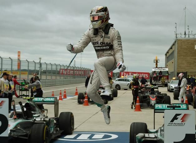 Hamilton „elrepül a boldogságtól” győzelme után (Fotó: AFP)