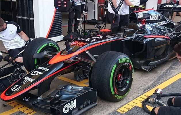 A McLaren először mutatta meg nyilvánosan az új festését