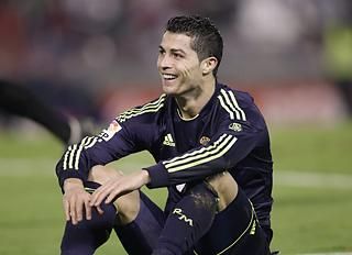 C. Ronaldo kínjában mosolygott, bár a végén szerzett egy
szép és rendkívül fontos gólt