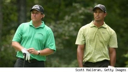 Tiger Woods (jobbra) és Mickelson nem éppen puszipajtások (Fotó: blogcdn.com)