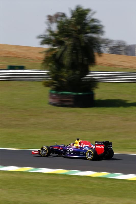 Sebastian Vettel a 13. helyen jutott tovább az első szakaszból