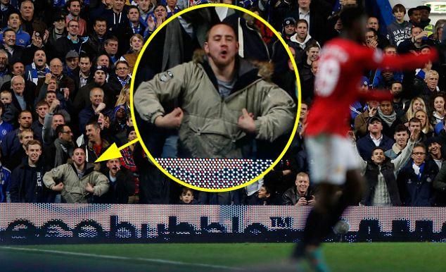 Elfogadhatatlan: egy Chelsea-drukker rasszista utalásokat tesz Danny Welbeck (MU) irányába (Fotó: Daily Mail)
