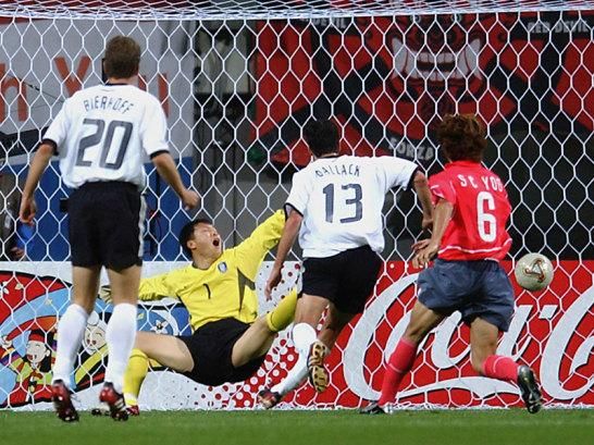 2002-ben a vb-elődöntőben Németország Ballack góljával 1–0-ra legyőzte az erősen tolt Dél-Koreát 
(Forrás: kicker.de)