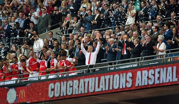 Wenger és az Arsenal diadalünnepe a trófeaátadás után (Fotó: Action Images)