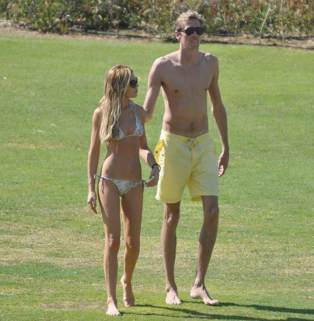 Peter és Abbey Crouch dubai nyaralására semmi nem vethet árnyékot (Fotók: dailymail.co.uk)