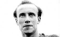 A válogatottban 1937-től 1941-ig 16 szereplése során
17 gólig jutott – sajnos ebből kettőt nekünk rúgott