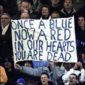 Az Everton-szurkolóknál a vörösbe öltözők elvágják magukat