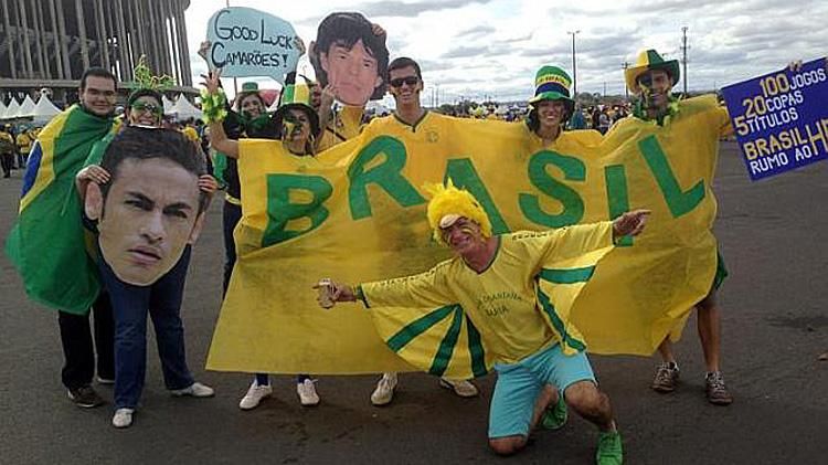 A brazil szurkolók Mick Jaggerrel átkozták meg Kamerunt a csoportmeccsük előtt – bejött