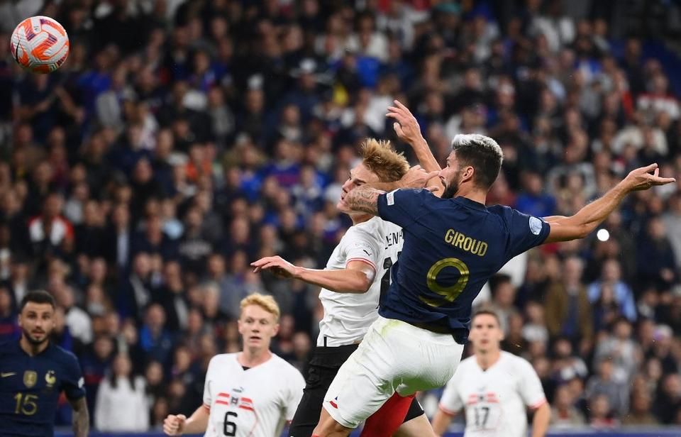 Giroud (kékben) mesteri fejese jelentette a franciák második gólját (Fotó: AFP)
