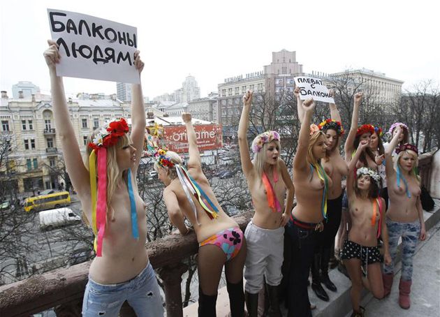 Tiltakozik a „balkonok népe” (fotó: Action Images)