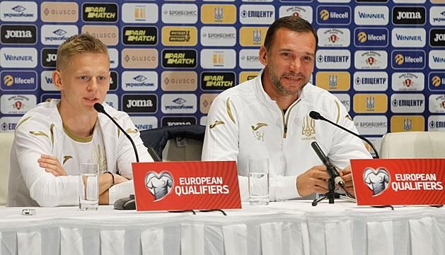 Andrij Sevcsenko és Olekszandr Zincsenko egy októberi sajtótájékoztatón (Fotó: AFP)