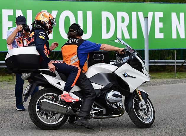 Max Verstappen már unja, hogy robogóznia kell a versenyek alatt (Fotó: AFP)