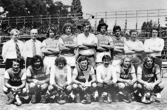 Németh András (felső sor, jobbról a negyedik) még a Fradi játékosaként